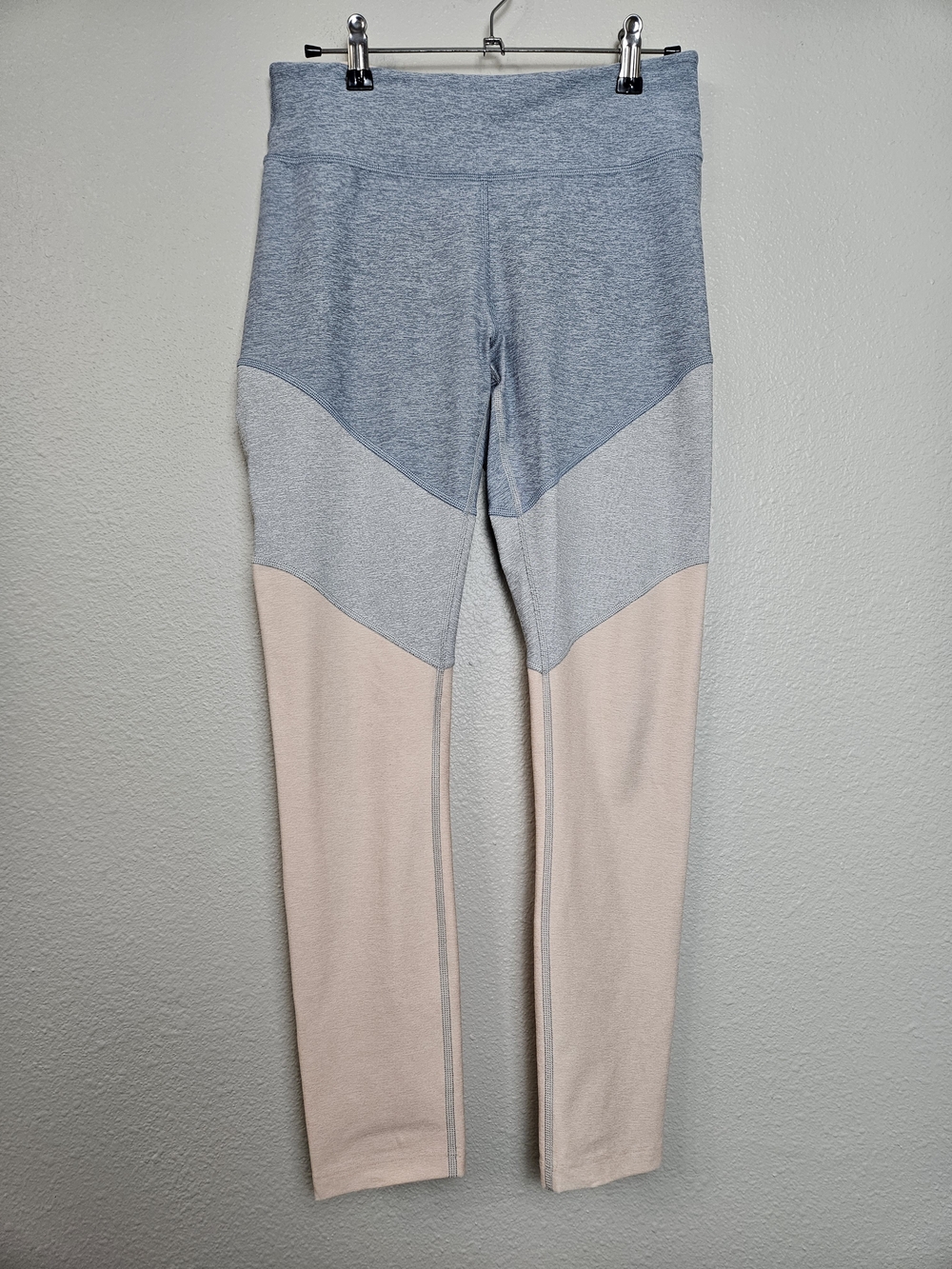 Outdoor Voices Colorblock Leggings in Blue, Light Gray & Blush Size M